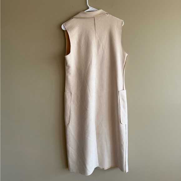Solitaire Cream Sleeveless Long Coat - Picture 5 of 8